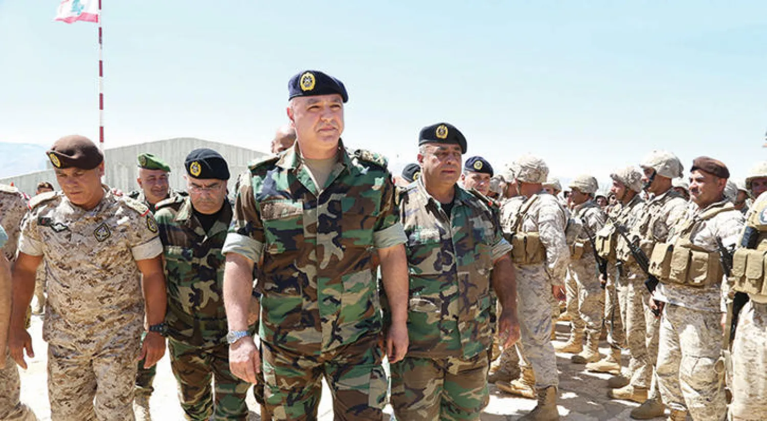 قائد الجيش اللبناني في عرسال أمس