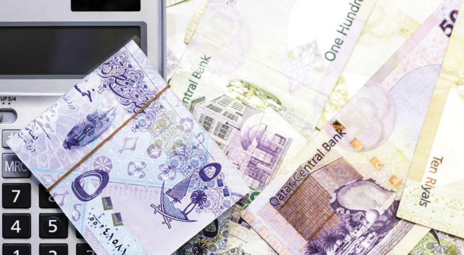 الريال القطري يتحول إلى «عملة خطرة»