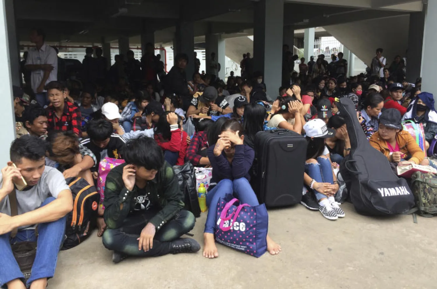 مهاجرون ينتظرون الدخول إلى أوروبا (أ.ب)