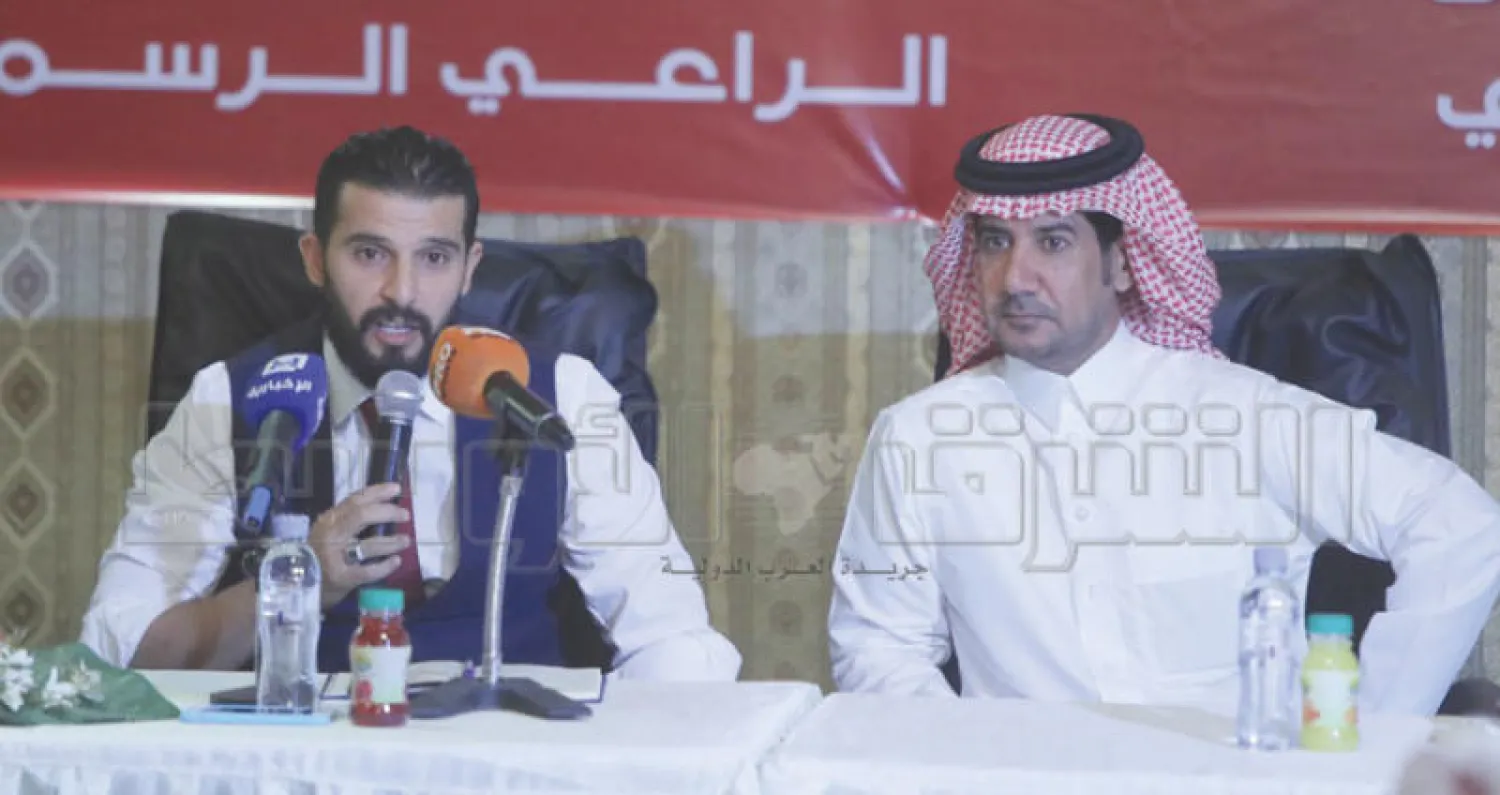 جانب من المؤتمر الصحافي لمدرب القادسية البياوي بحضور رئيس النادي الهاجري (تصوير: عيسى الدبيسي)