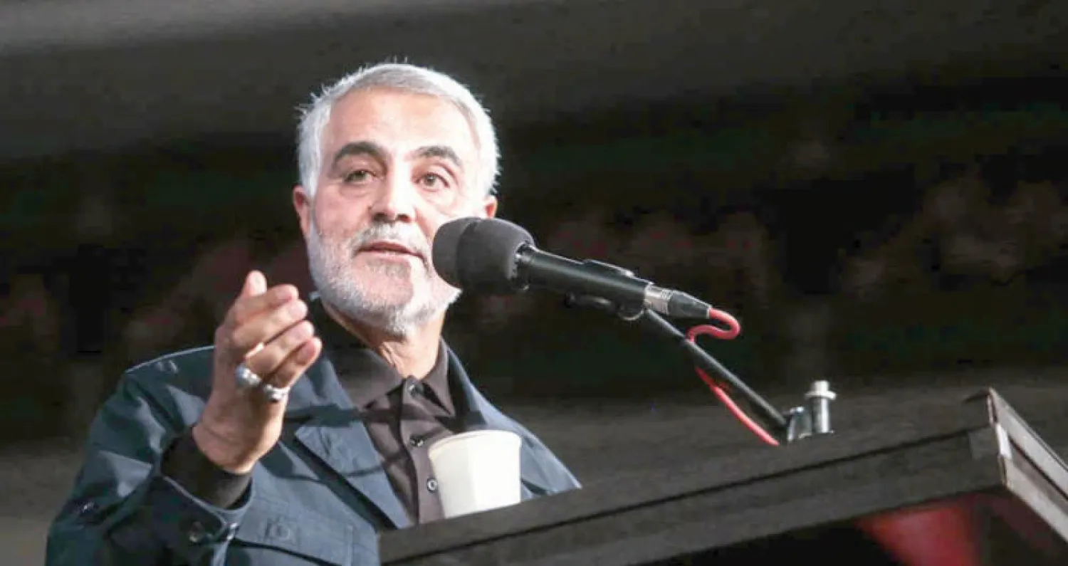 سليماني لدى إلقائه خطابا أمس هاجم فيه تصريحات روحاني التي وصف فيها «الحرس الثوري» بـ«الحكومة الموازية» (مهر)