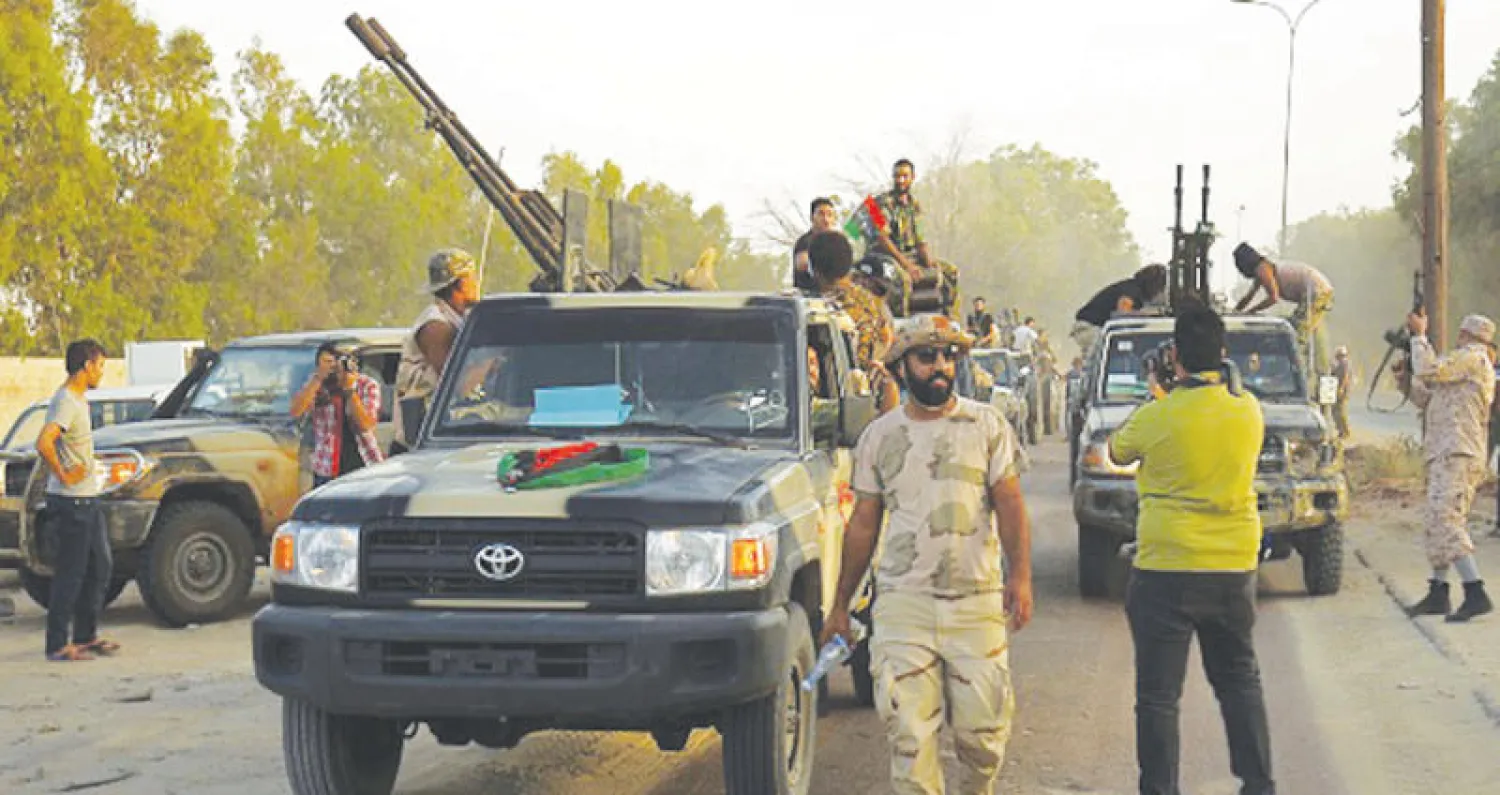 عناصر من قوات حفتر خلال مواجهات في منطقة الجفرة ببنغازي (أ.ف.ب)