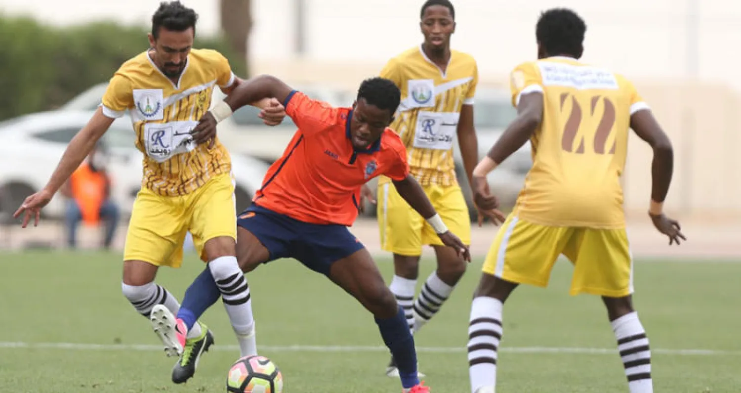 من المواجهة التي جمعت أحد والفيحاء في دوري الدرجة الأولى («الشرق الأوسط»)