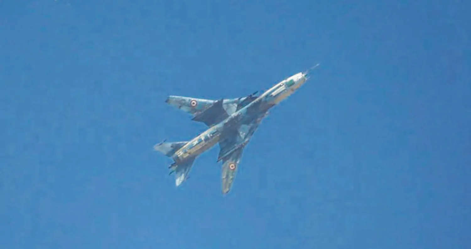 طائرة تابعة للنظام تقصف غوطة دمشق أمس (أخبار دمشق)