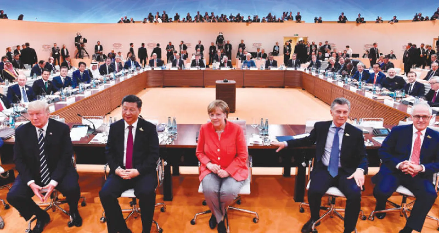 في قمة العشرين من اليسار: الرئيس الأميركي ترمب والرئيس الصيني جينبينغ والمستشارة الألمانية ميركل والرئيس الأرجنتيني ماكري ورئيس الوزراء الأسترالي تيرنبول (أ.ف.ب)