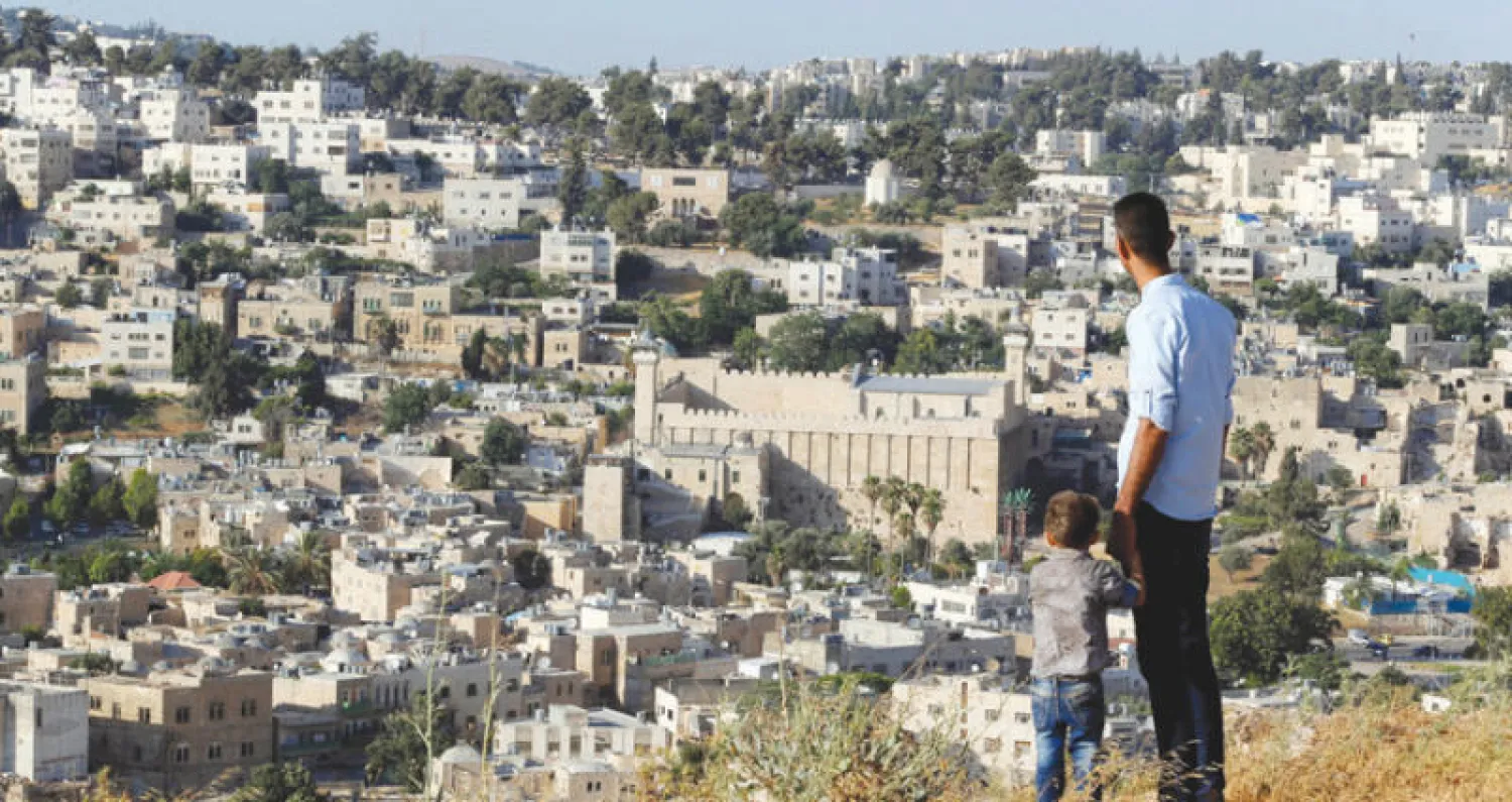 منظر عام من مدينة الخليل (رويترز)