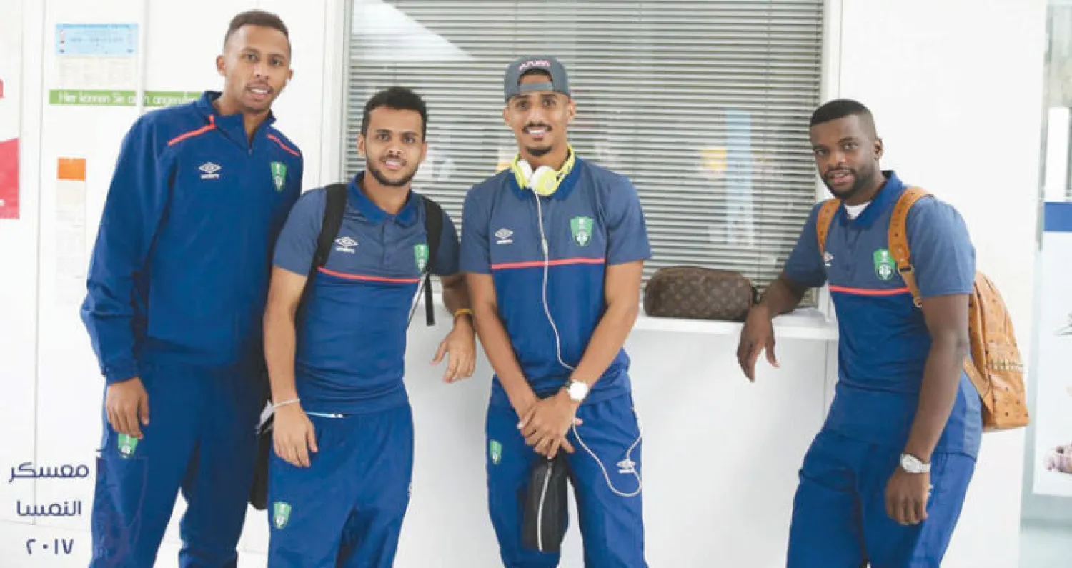 عدد من لاعبي الأهلي لدى وصولهم إلى النمسا (المركز الإعلامي بالنادي الأهلي)