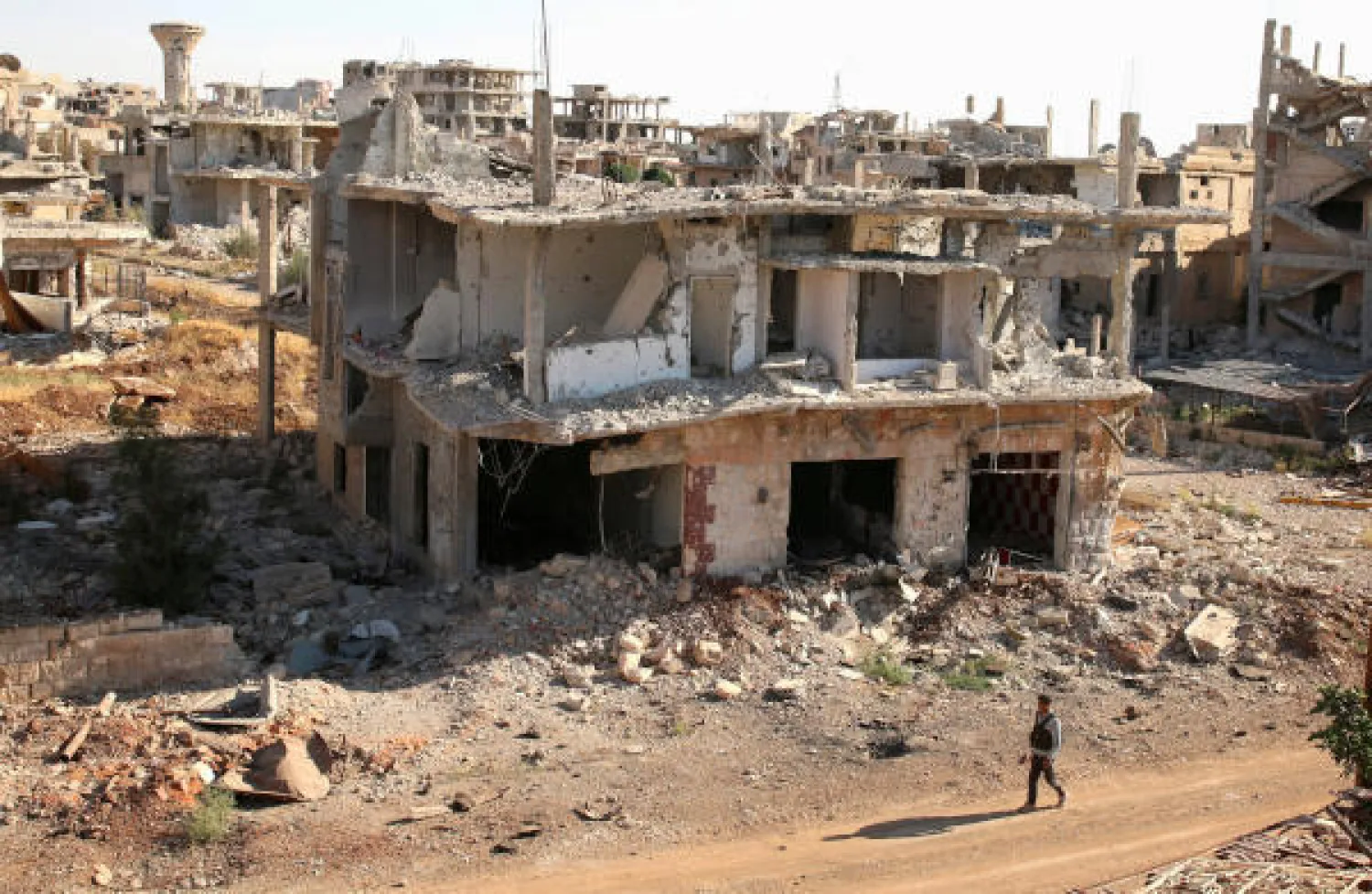 مباني متضررة في جزء من مدينة درعا جنوب سوريا (رويترز)