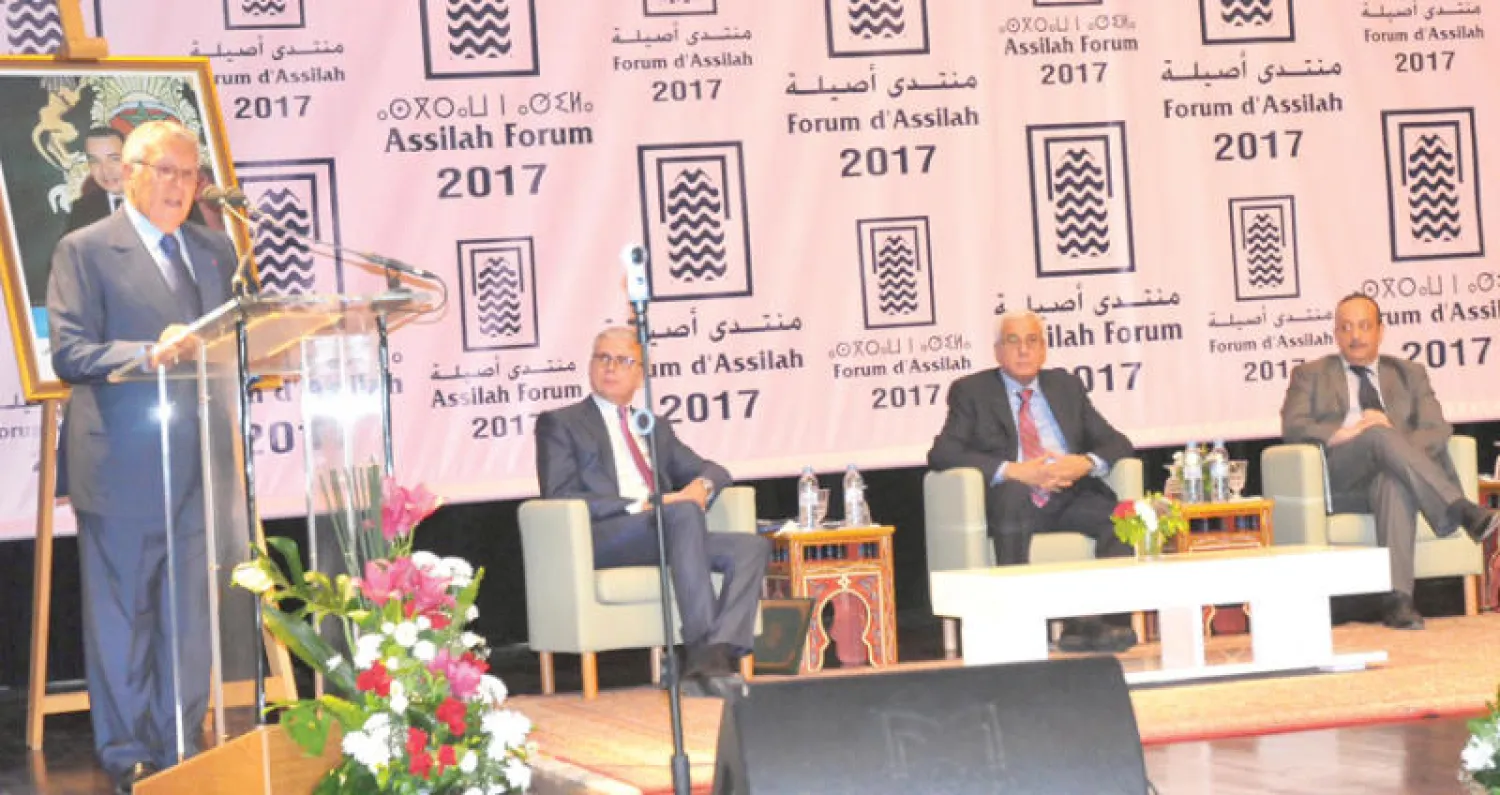 محمد بن عيسى أمين عام منتدى أصيلة يلقي كلمة ترحيبية في حفل افتتاح موسم أصيلة الثقافي الـ39 (تصوير: مصطفى حبيس)