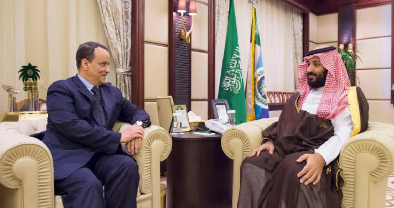 الأمير محمد بن سلمان خلال اجتماعه بالمبعوث الأممي إسماعيل ولد الشيخ أحمد في جدة أمس (واس)