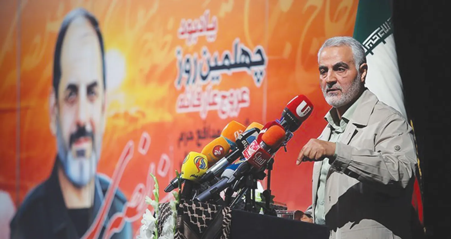 قائد «فيلق القدس» قاسم سليماني يلقي خطاباً لتأبين قتلى الحرس الثوري في سوريا أمس (تسنيم)