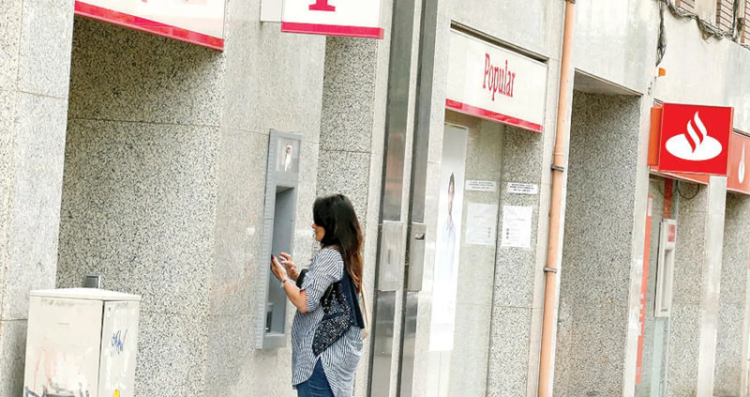 تمكنت إسبانيا من خفض نسبة القروض المتعثرة من مستوى 9 في المائة تقريبا  في سبتمبر (أيلول) عام 2014 إلى أقل من 6 في المائة في العام الماضي (رويترز)