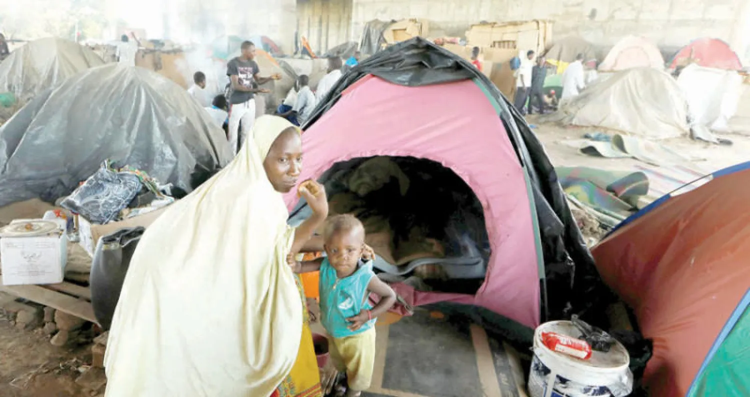 أسر أفريقية تعيش ظروفا مزرية بضواحي الجزائر العاصمة (رويترز)