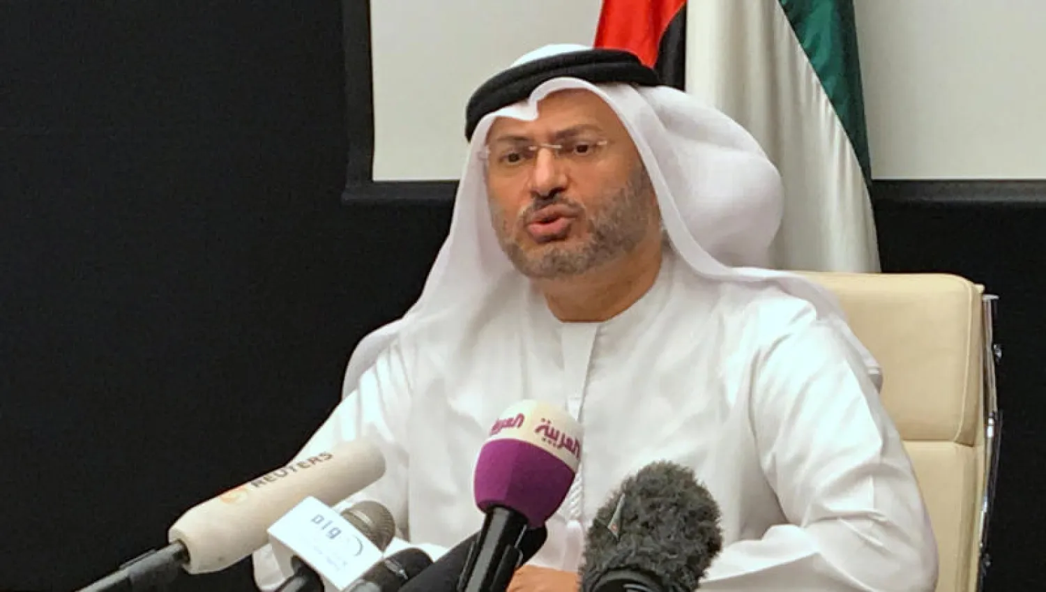 وزير الدولة الإماراتي للشؤون الخارجية أنور قرقاش (رويترز)