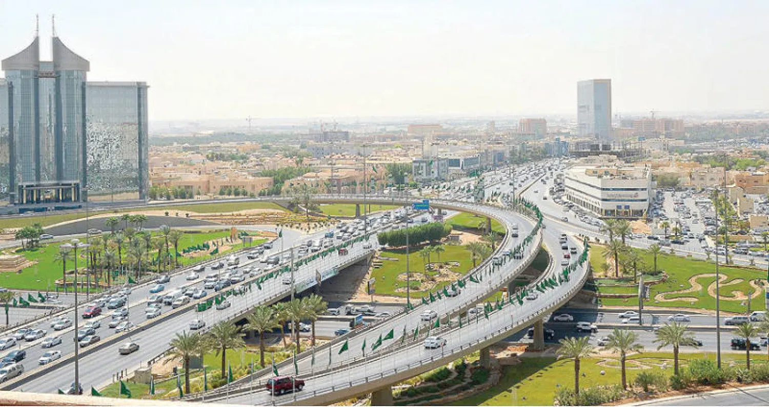 وزارة العمل السعودية ملتزمة بتطبيق «حماية الأجور» على جميع منشآت القطاع الخاص («الشرق الأوسط»)