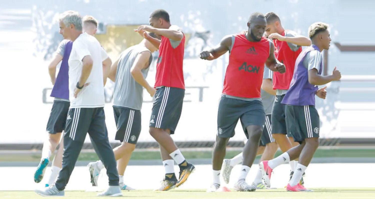 لوكاكو يتدرب مع مانشستر يونايتد في معسكر الفريق بلوس أنجليس (رويترز)