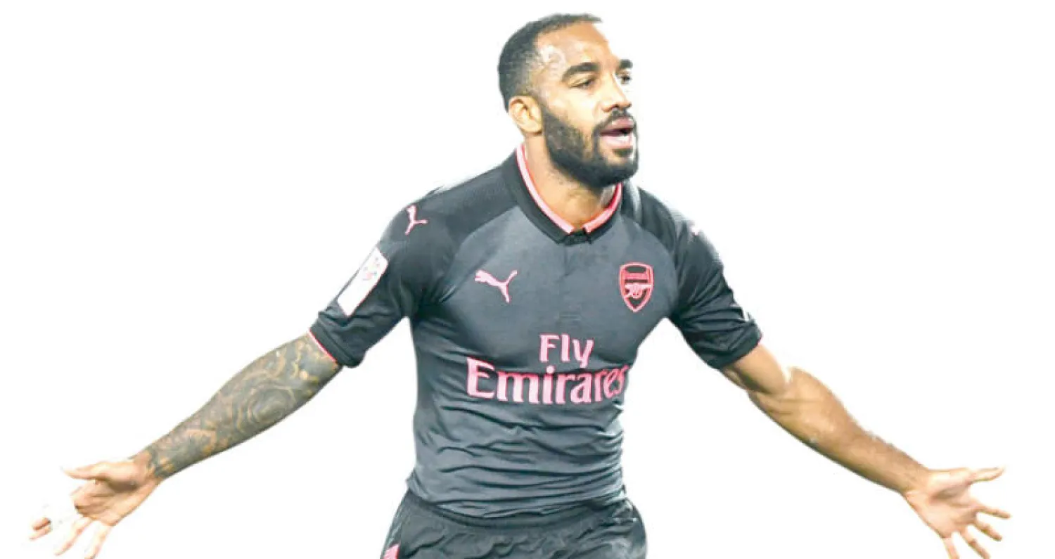 لاكازيت يحتفل بباكورة أهدافه مع آرسنال (رويترز)