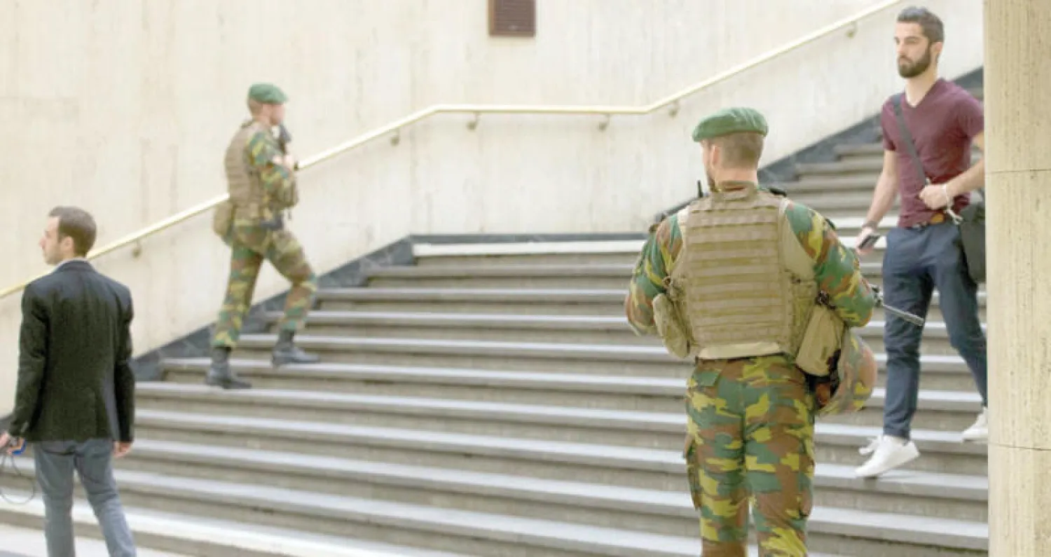 جنود من الجيش البلجيكي ينتشرون في إطار إجراءات أمنية في محطة القطارات الرئيسية بالعاصمة بروكسل الشهر الماضي (أ.ب)