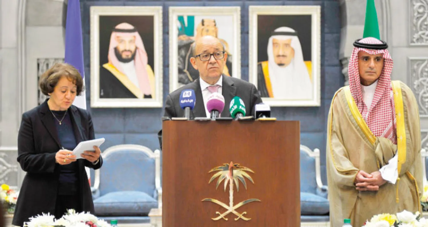 وزير الخارجية السعودي عادل الجبير ونظيره الفرنسي جان إيف لو دريان خلال مؤتمرهما الصحافي في جدة أمس (أ.ف.ب)
