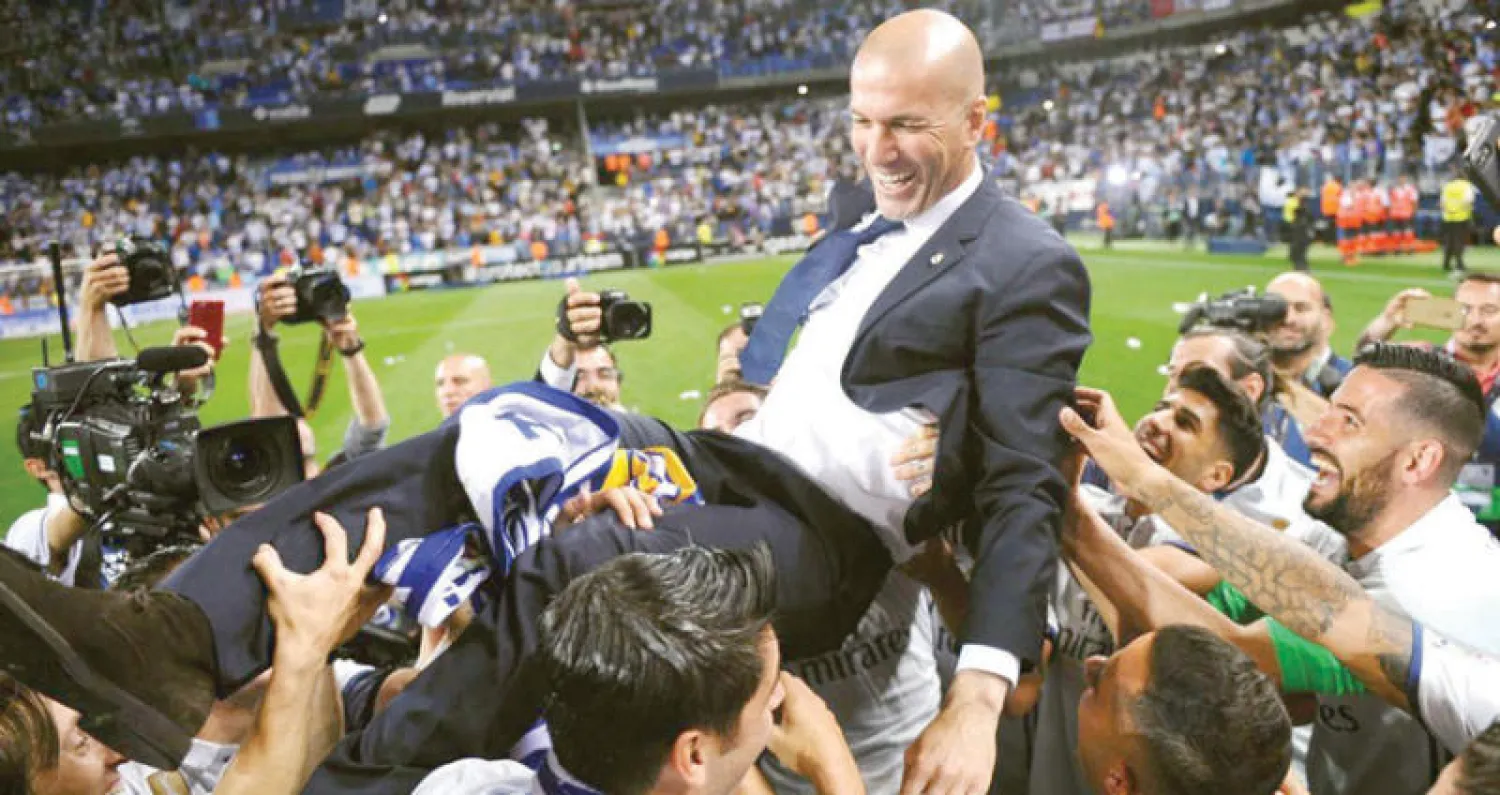 زيدان حقق إنجازا تاريخيا مع ريـال مدريد وفاز ببطولتي دوري الأبطال والدوري الإسباني («الشرق الأوسط»)