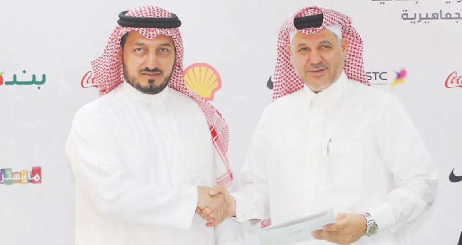 المسحل والعويس بعد توقيع الاتفاقية («الشرق الأوسط»)