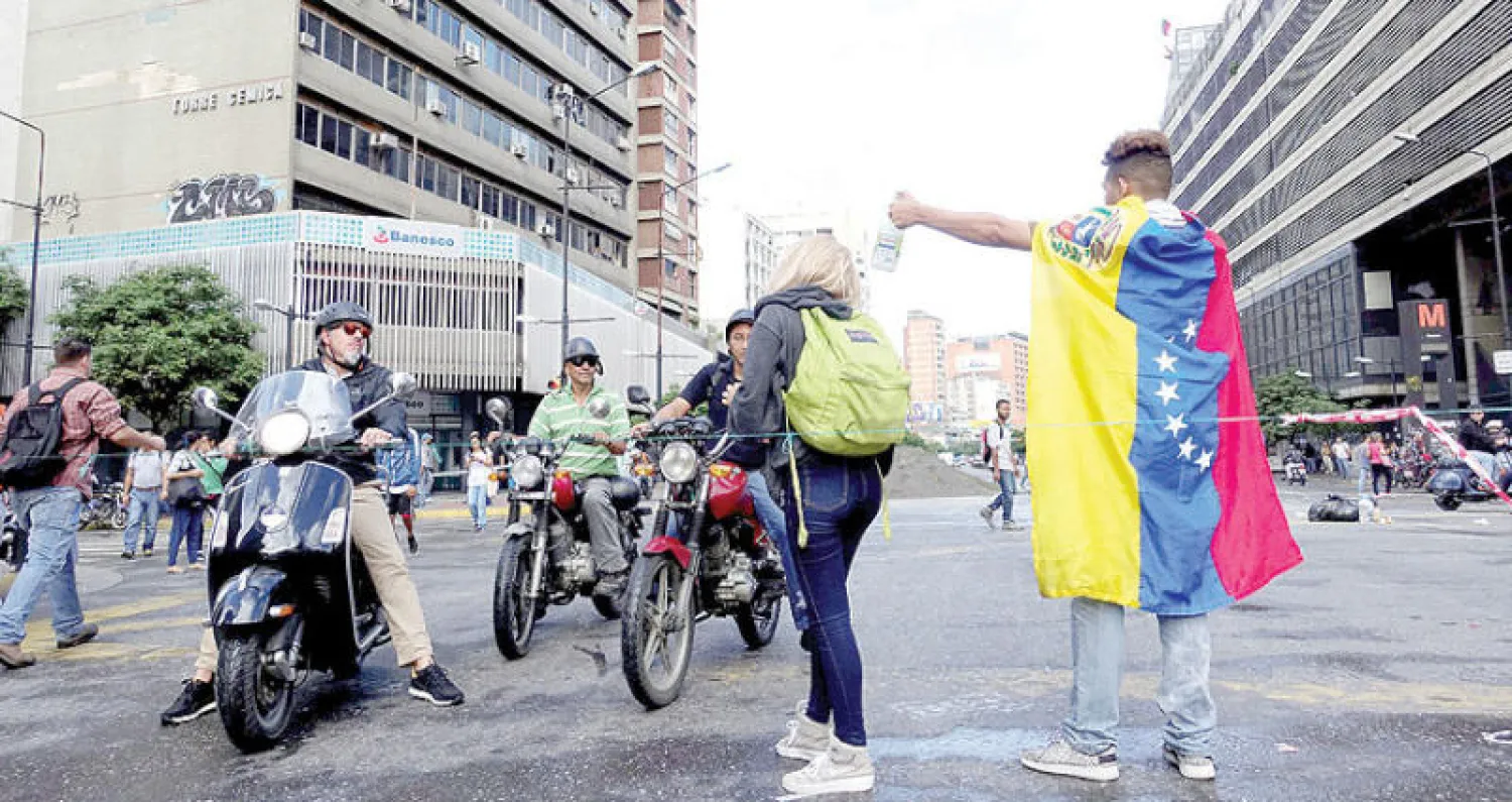 مظاهرات في وسط كاراكاس اعتراضاً على تردي الأوضاع السياسية والاقتصادية (رويترز)