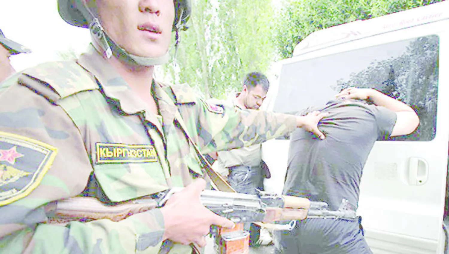 رجال الأمن القرغيزي يعتقلون شاباً يشتبه بممارسته نشاطاً إرهابياً (مواقع قرغيزية)
