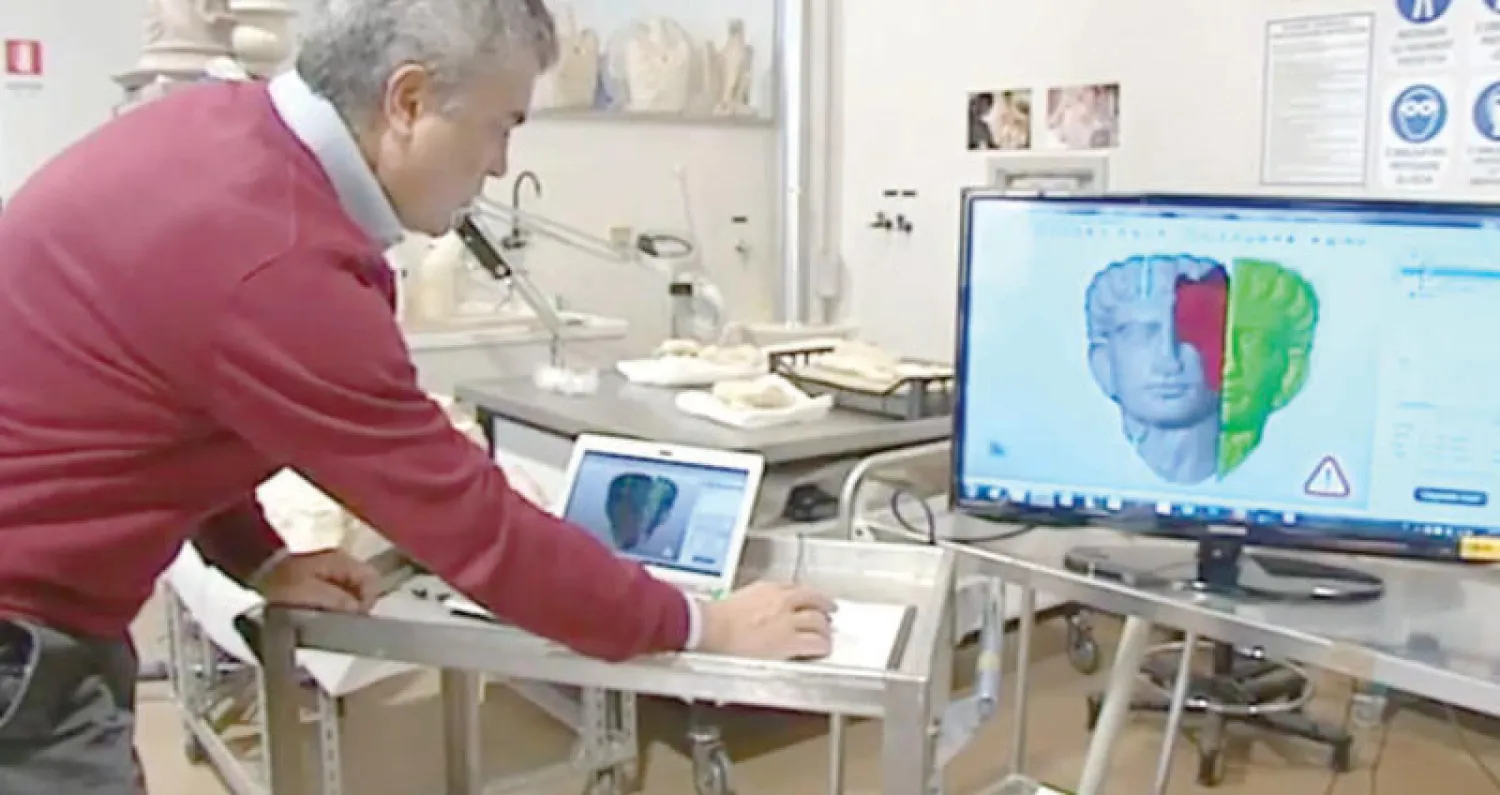 خبير إيطالي يشرح كيفية ترميم تمثال من تدمر (البعثة الإيطالية)