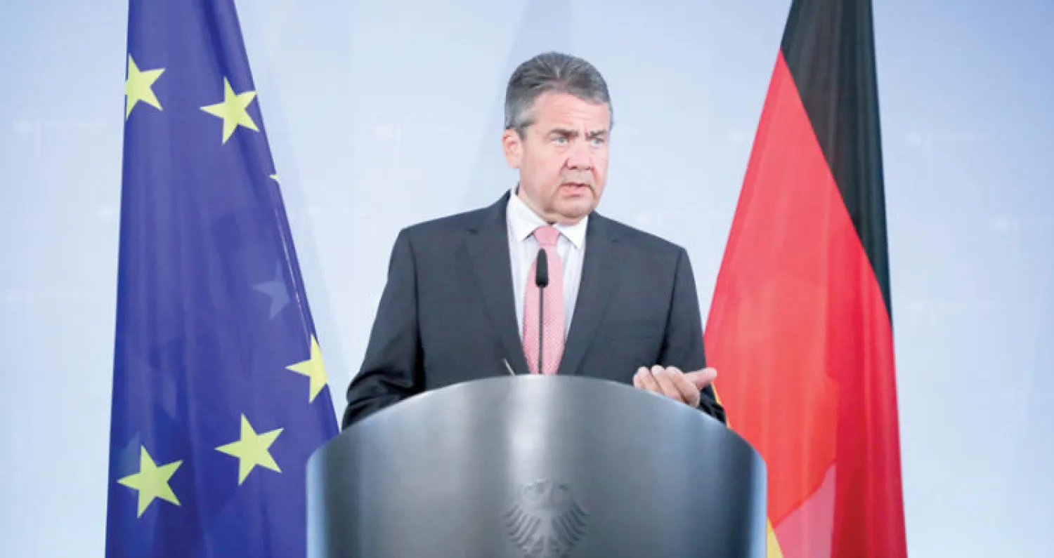 وزير الخارجية الألماني زيغمار غابرييل خلال مؤتمر صحافي في برلين أمس (أ.ب)