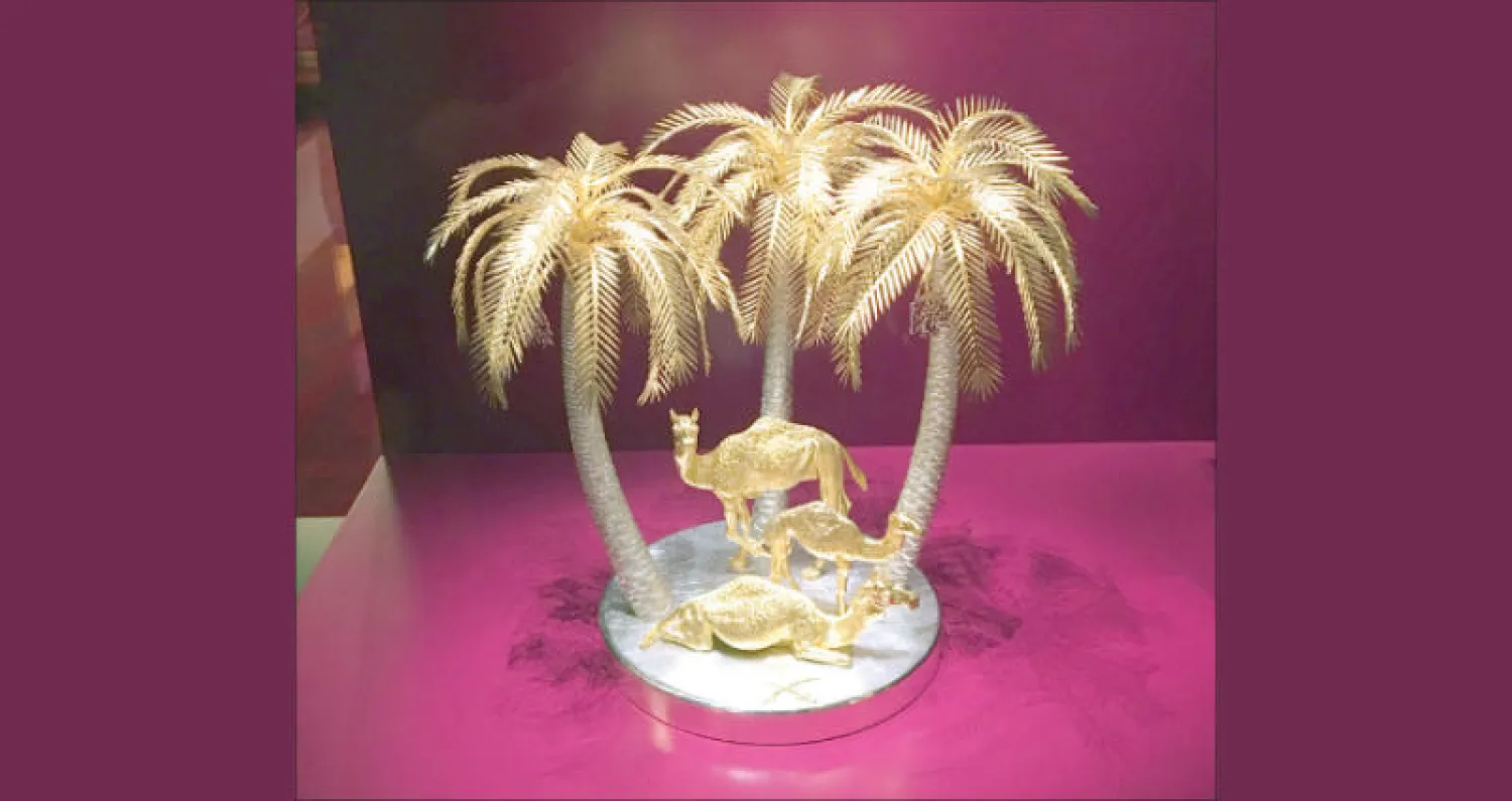 ملكة بريطانيا تعرض كنز هداياها من كل العالم