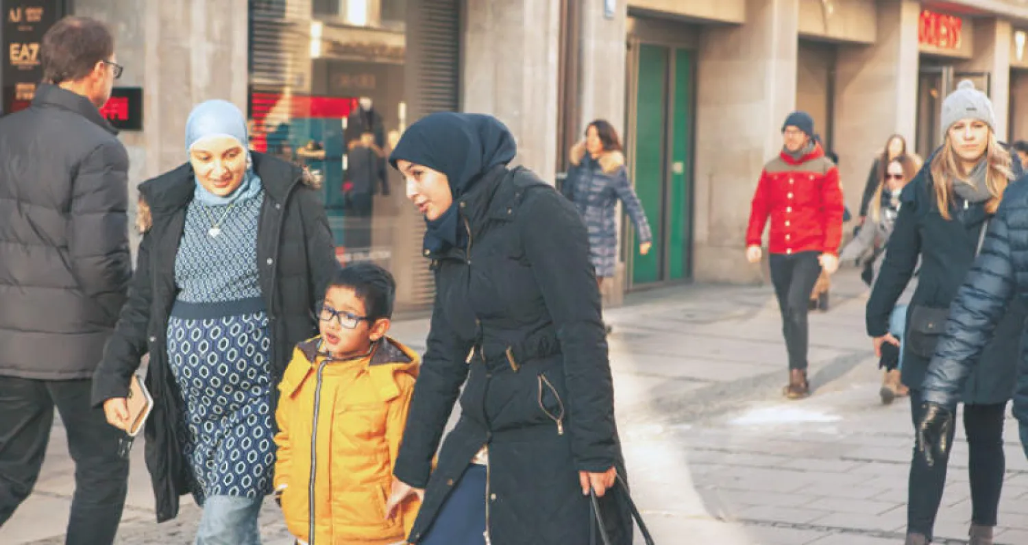 اللاجئون... بين العمالة الرخيصة والحلم الذي قد لا يتحقق