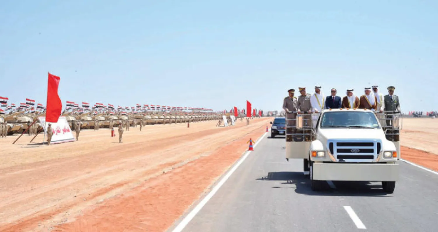 الرئيس السيسي والأمير خالد الفيصل والشيخ محمد بن زايد آل نهيان والأمير سلمان بن حمد بن عيسى آل خليفة والمشير خليفة حفتر خلال  حفل افتتاح قاعدة «محمد نجيب» في شمال مصر أمس