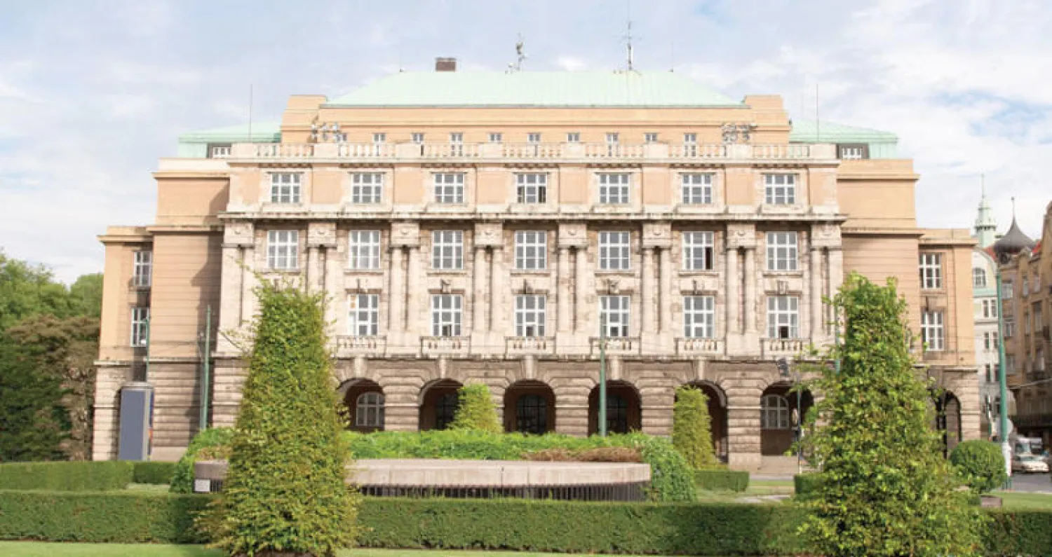 نافذة على مؤسسة تعليمية: جامعة تشارلز براغ تجعل الدراسة نقطة تحول في الحياة