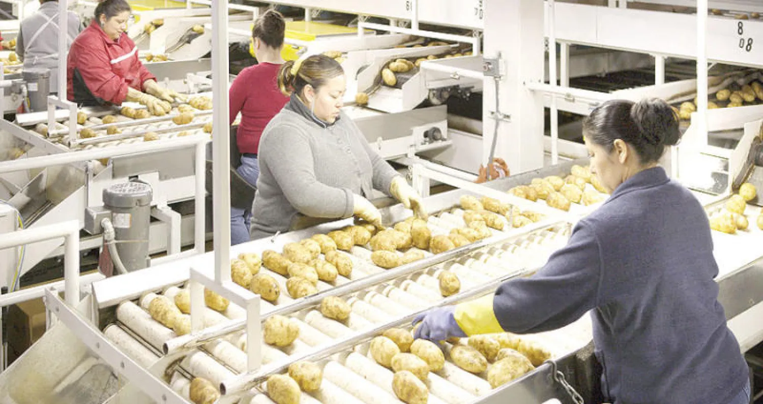 يخشى أرباب الأعمال من عدم قدرتهم على العثور على العمالة الموثوق بها مما يؤدي إلى زيادة الأجور