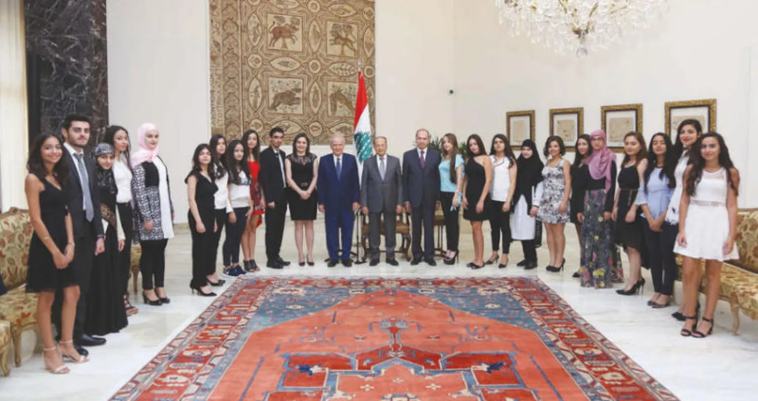 المتفوقون في الامتحانات الرسمية اللبنانية الذين هيمن عليهم العنصر النسائي كانوا محل تكريم رئيس الجمهورية اللبنانية ميشال عون أمس (موقع الرئاسة اللبنانية)