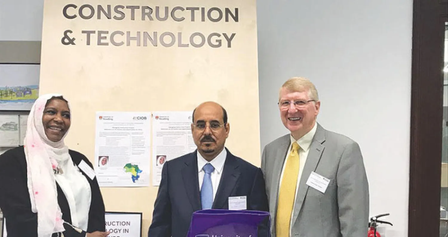 رئيس اتحاد المقاولين العرب مع روجر فلانغان الرئيس السابق لمعهد البناء البريطاني