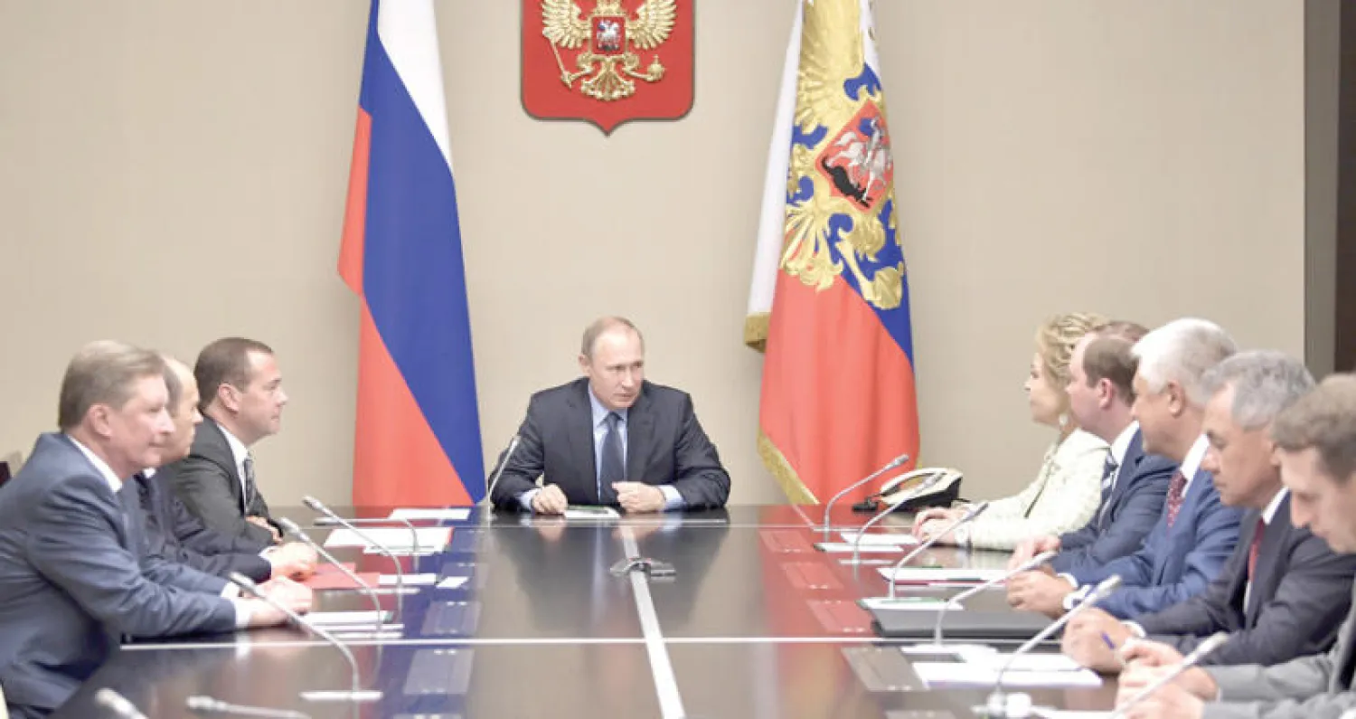 الرئيس فلاديمير بوتين يرأس اجتماعاً لمسؤولين روس في مقره بنوفو-أوغاريوفو خارج موسكو (أ.ب)