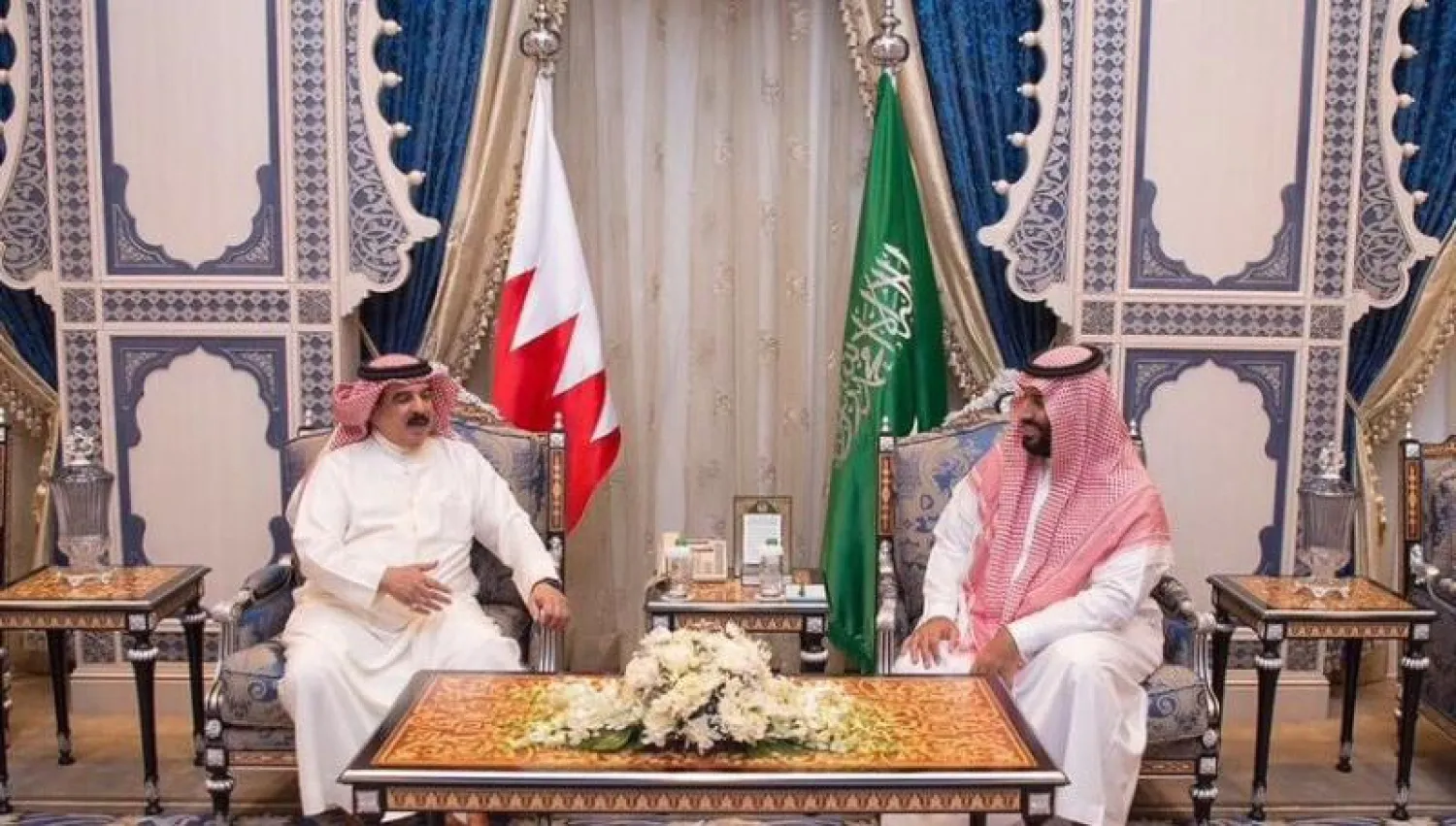 ملك البحرين: نقف إلى جانب السعودية في تصديها للإرهاب