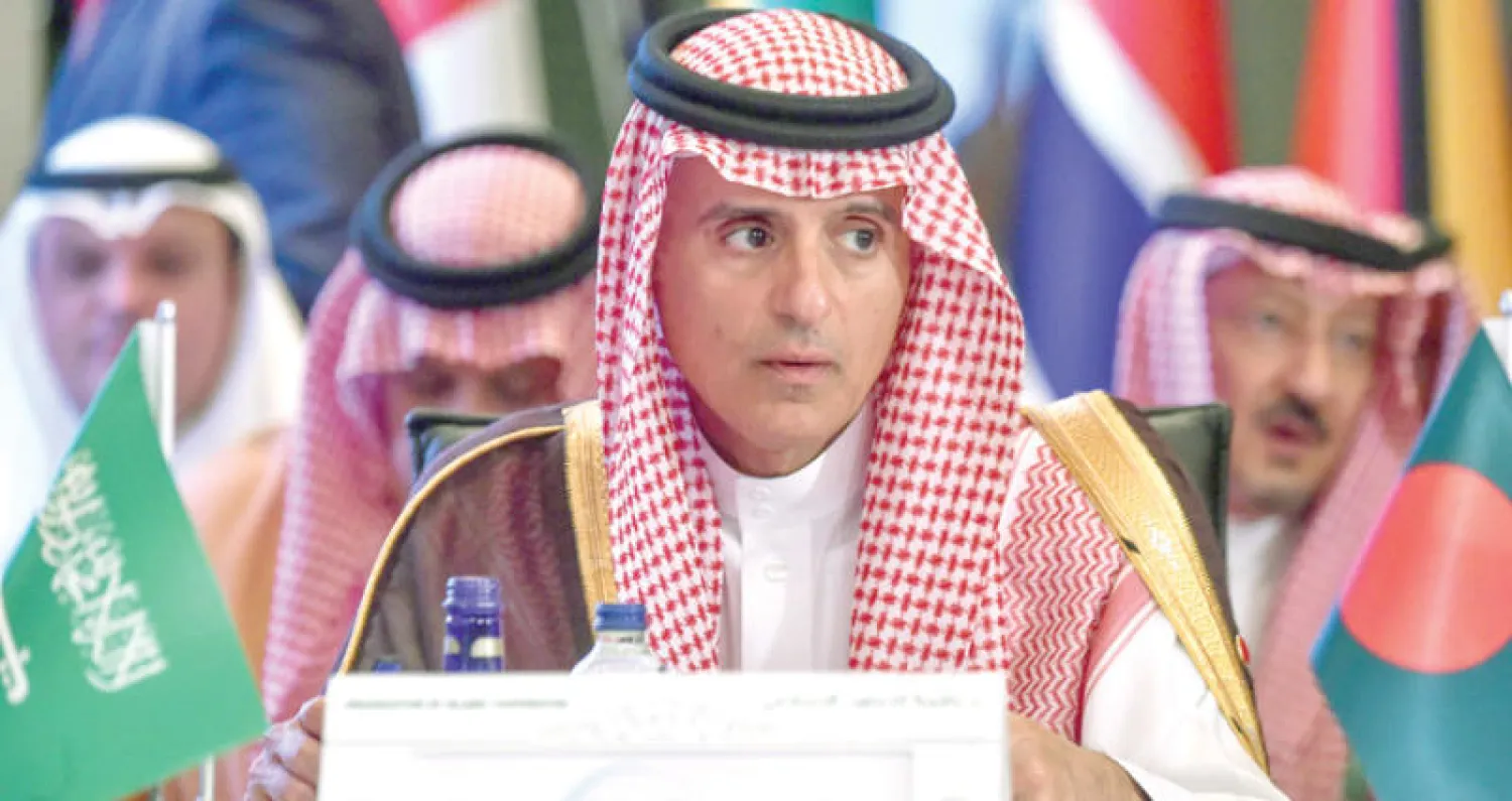 وزير الخارجية السعودي عادل الجبير أثناء حضوره اجتماع اللجنة التنفيذية لمنظمة التعاون الإسلامي في إسطنبول أمس (أ.ف.ب)