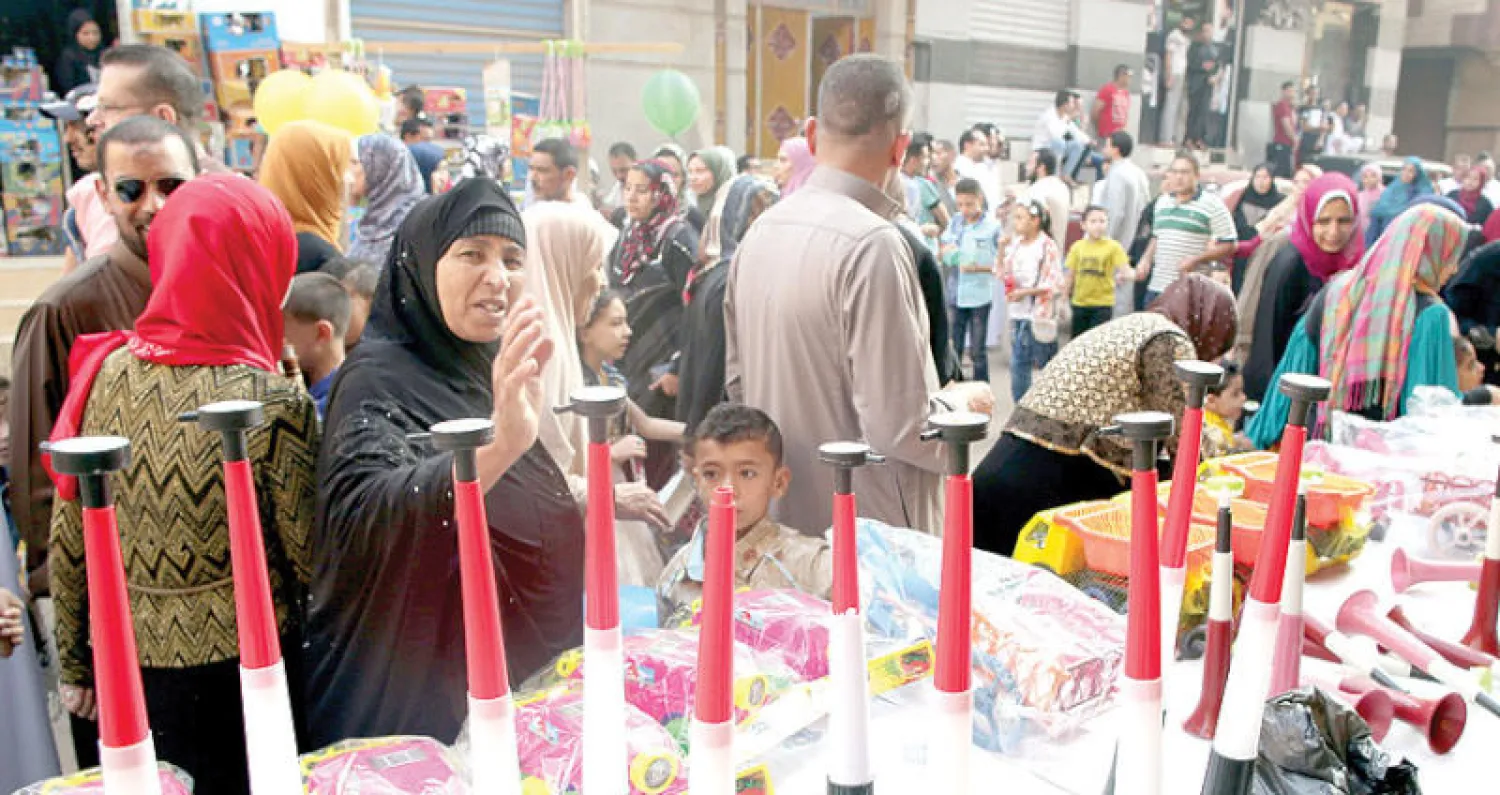 ارتفاع التضخم المستمر يؤدي إلى انخفاض معدل نمو الاستهلاك الخاص وكذلك سيؤدي إلى تآكل تنافسية الجنيه المصري (إ.ب.ا)