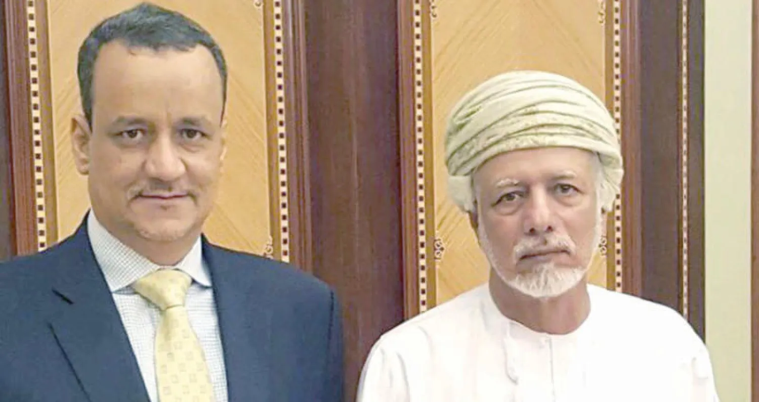 إسماعيل ولد الشيخ ويوسف بن علوي في صورة نشرها حساب المبعوث الأممي إلى اليمن على «تويتر» أمس