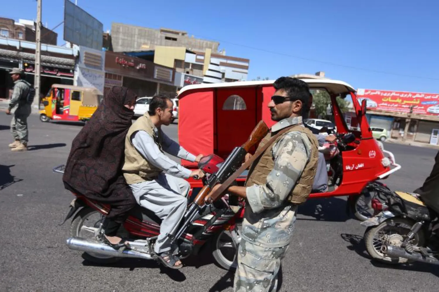 عناصر أمن أفغانية (إ.ب.أ)