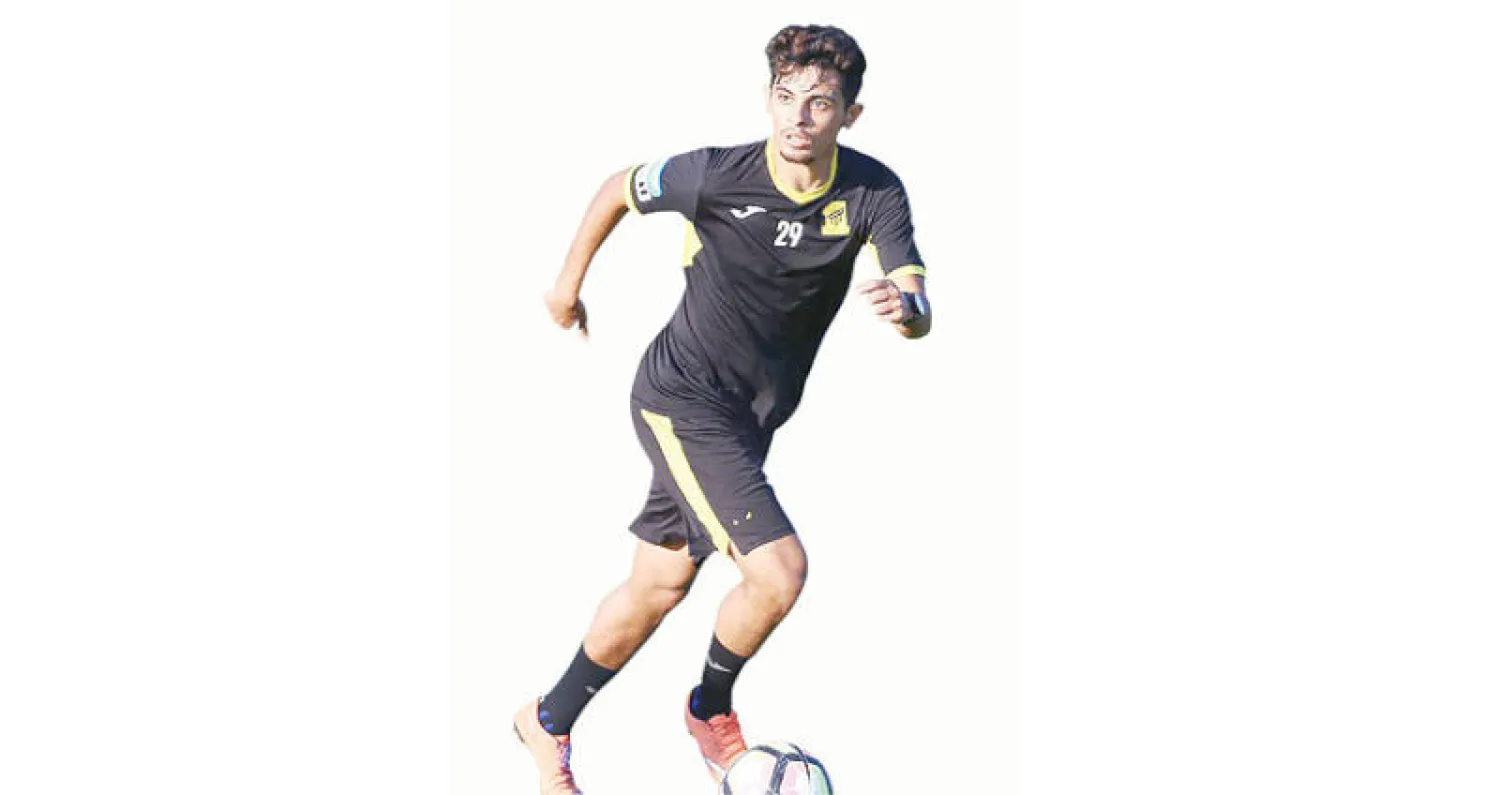 عمر بخاري لدى مشاركته في أحد تدريبات الاتحاد (المركز الإعلامي بنادي الاتحاد)