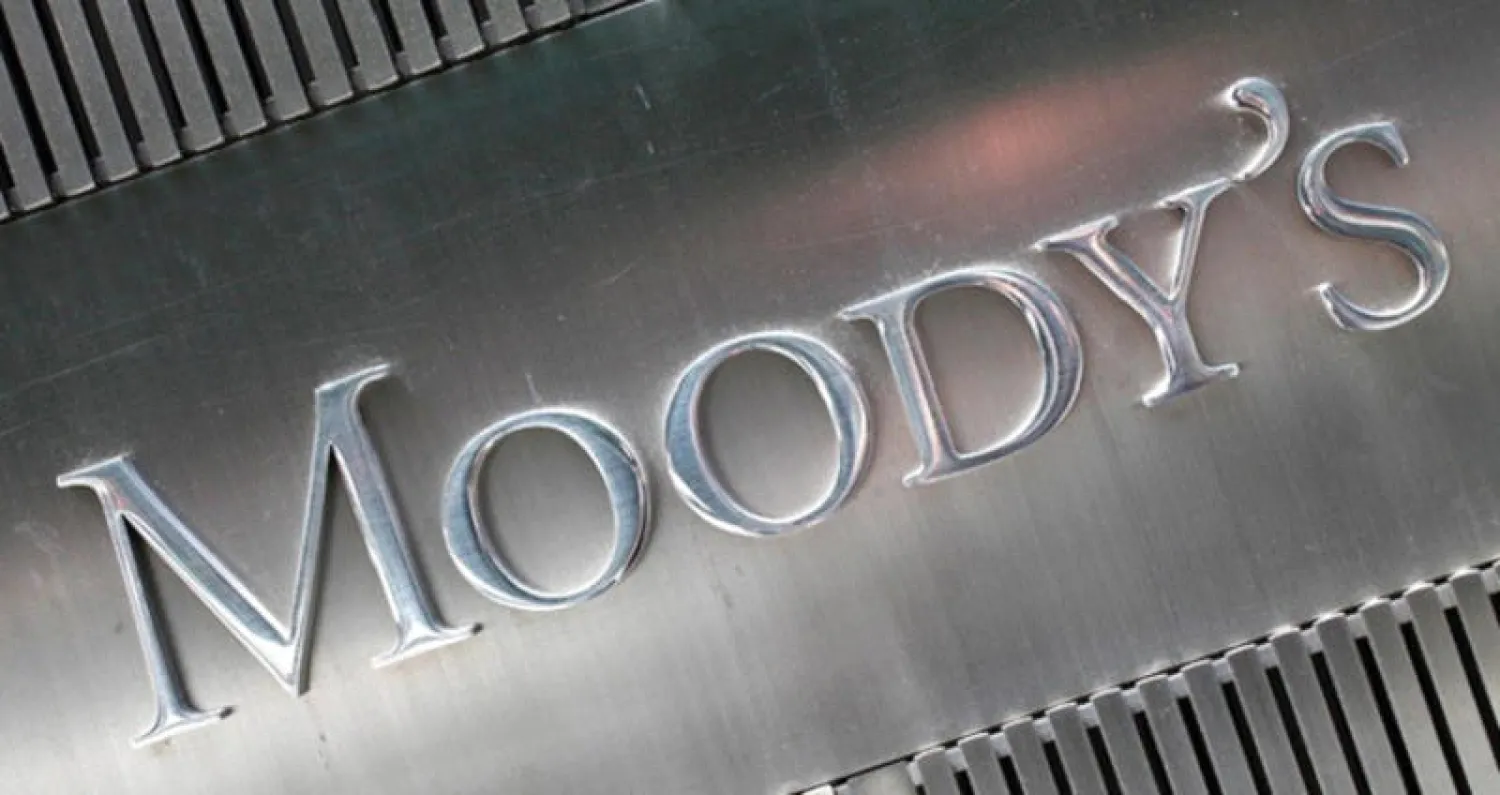 «موديز» تقيّم سلباً مصارف قطر