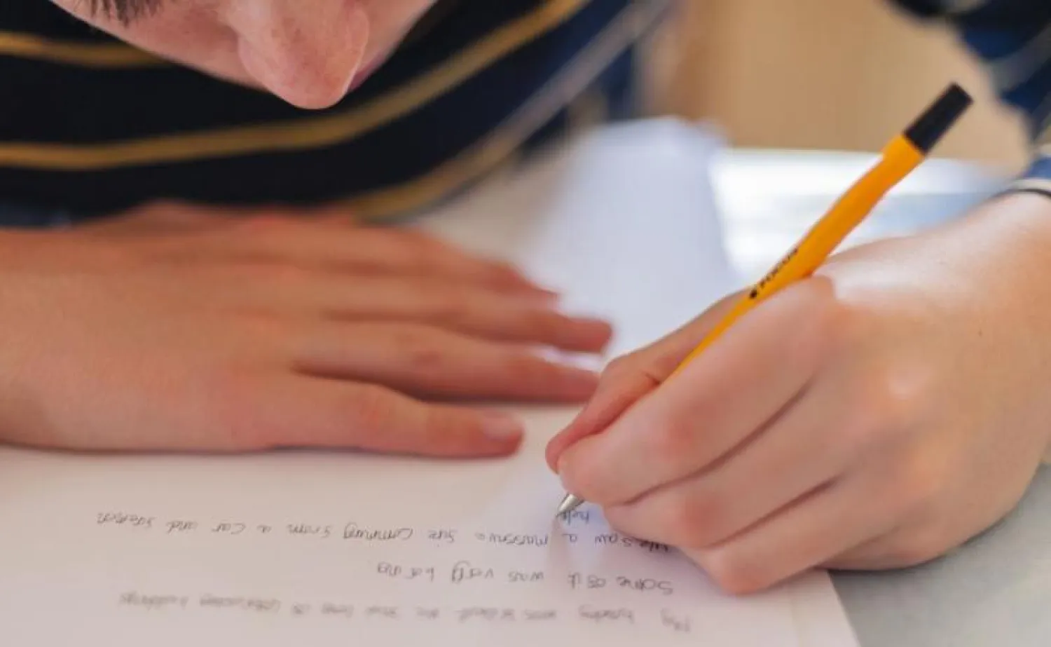 أكبر مشكلة بالنسبة للتلاميذ هي وضع الكتابة (إندبندنت)