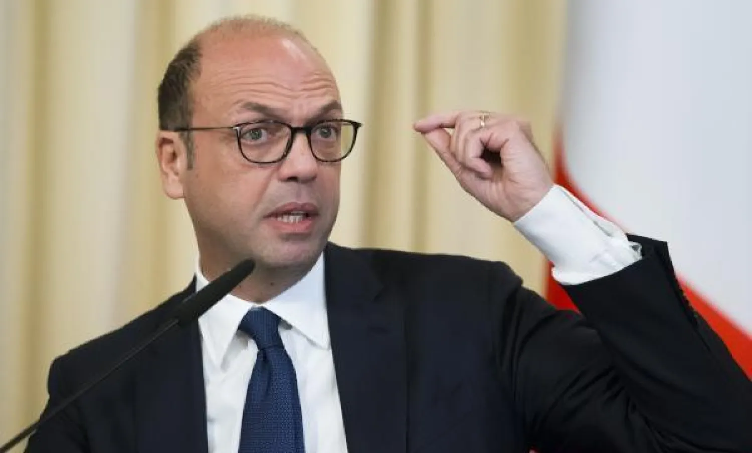 وزير الخارجية الإيطالي أنجيلينو ألفانو (آ.ب)