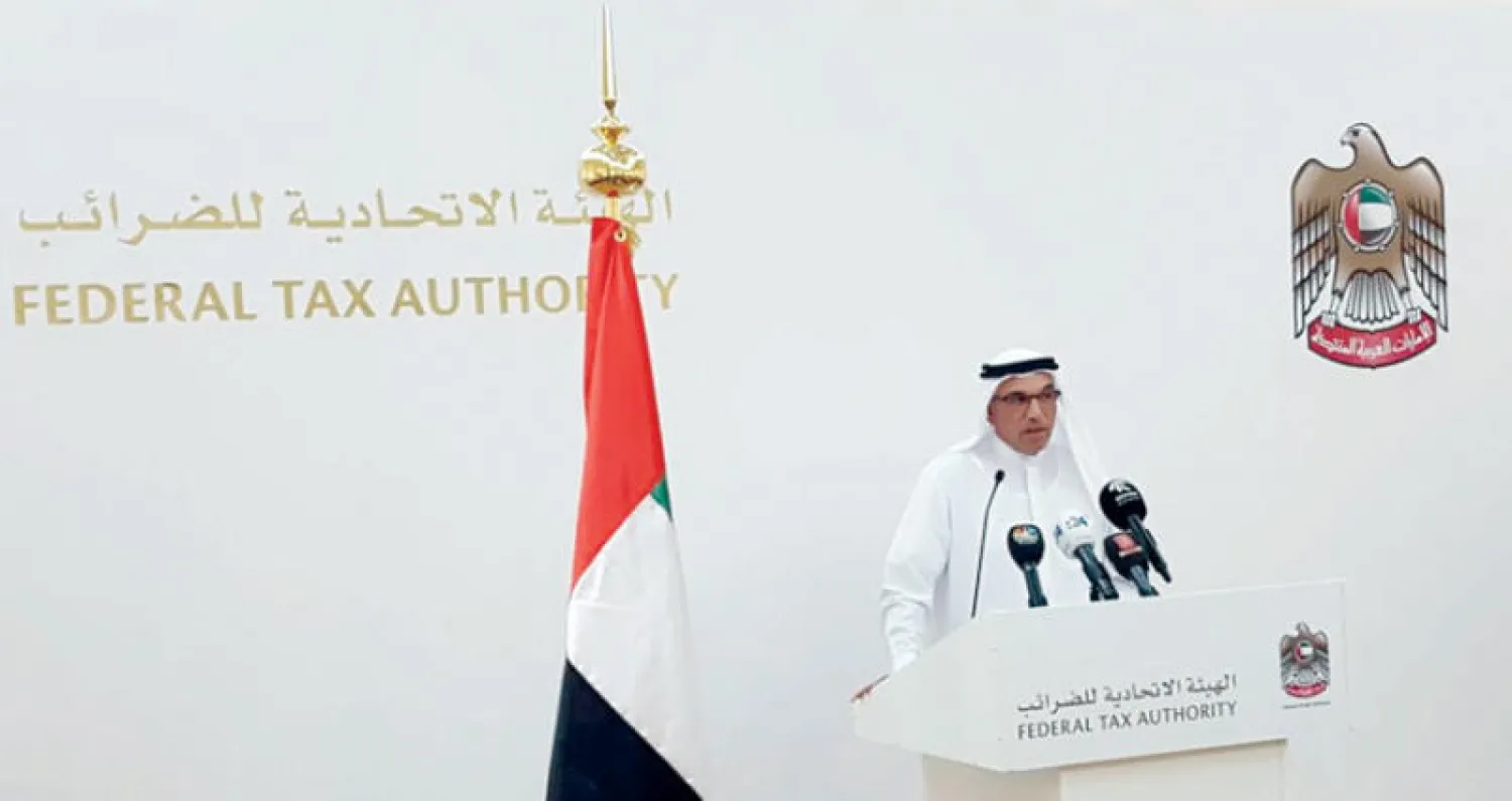 خالد البستاني مدير عام الهيئة الاتحادية الإماراتية للضرائب خلال المناسبة التعريفية في أبوظبي أمس («الشرق الأوسط»)