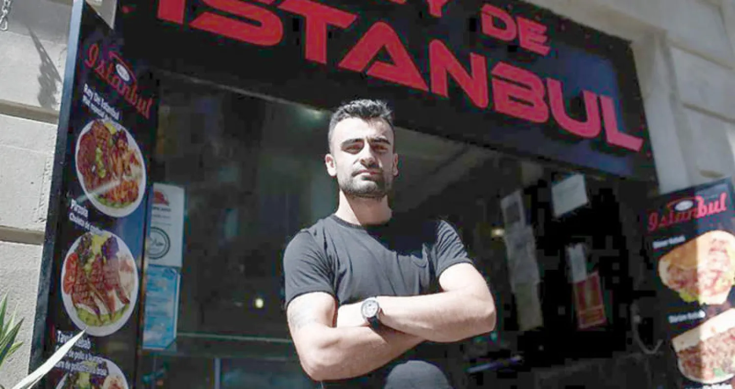 التركي أرجان جان فتح مطعمه لاستقبال مصابي هجوم برشلونة («الشرق الأوسط»)