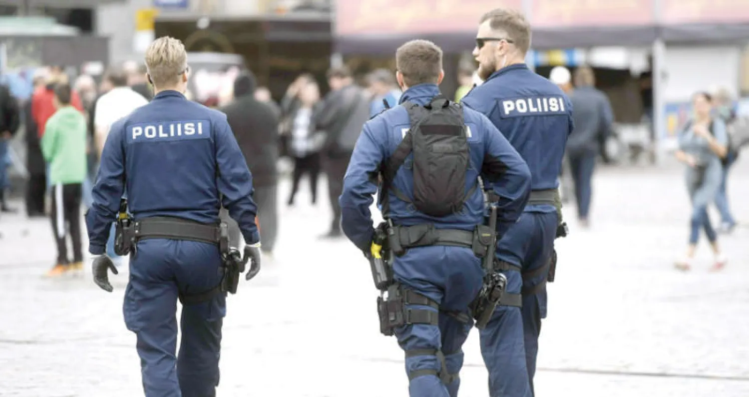 حضور أمني في سوق توركو في جنوب غربي فنلندا حيث وقع حادث الطعن أول من أمس (أ.ف.ب)
