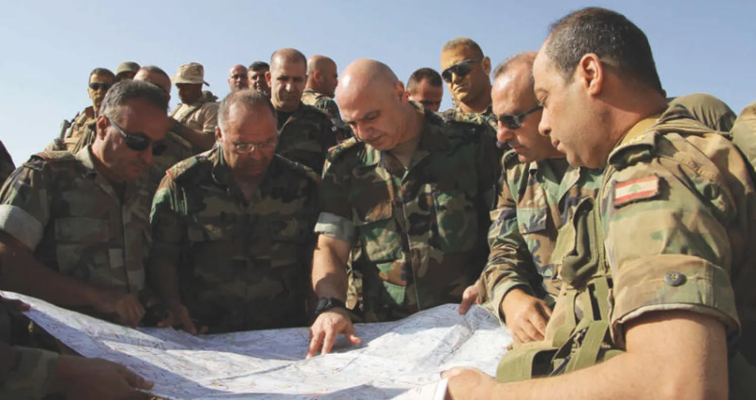 قائد الجيش اللبناني جوزيف عون يتحدث إلى الجنود في رأس بعلبك أمس (أ.ف.ب)